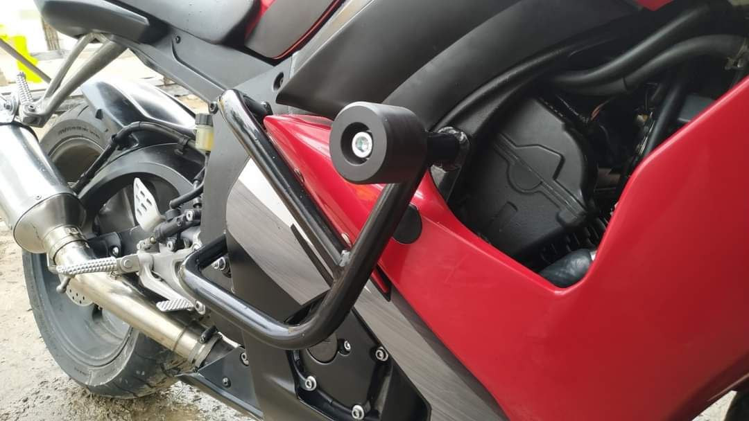 Black R6 With Crash Rails Crash bars engine guards for Yamaha R6 2003-2005 from krashpeda ...